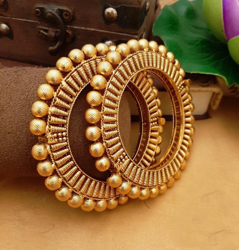 A Pair of Matt-finish Antique Style Openable Bangles / Kada (2) A Pair of Matt-finish Antique Style Openable Bangles / Kada (2)