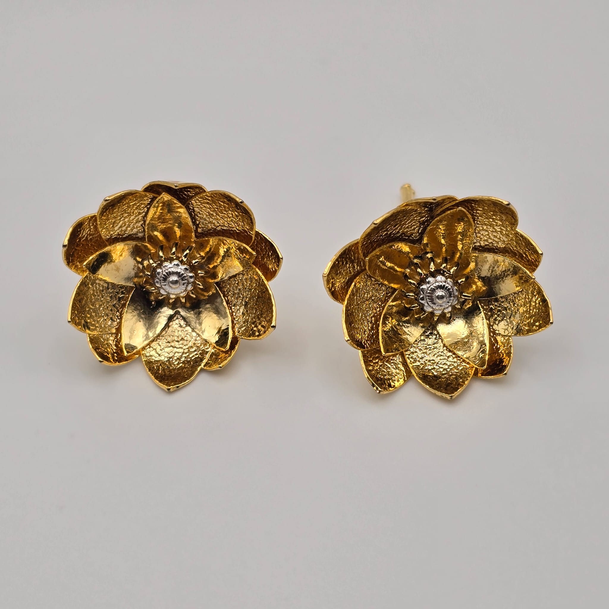 925 Silver pooja flower- gold and silver polish flower with bud - Lakshmi P 925 Silver pooja flower- gold and silver polish flower with bud - Lakshmi P