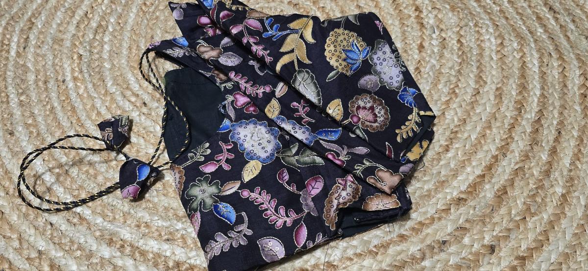 women blouse-pen kalamkari with kardhana work -black color 