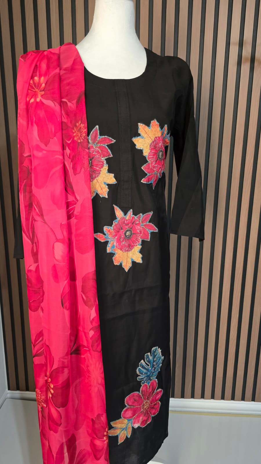 Crepe Silk Salwar Kameez Suit: Black floral Indian Party dress Set-3 pc set