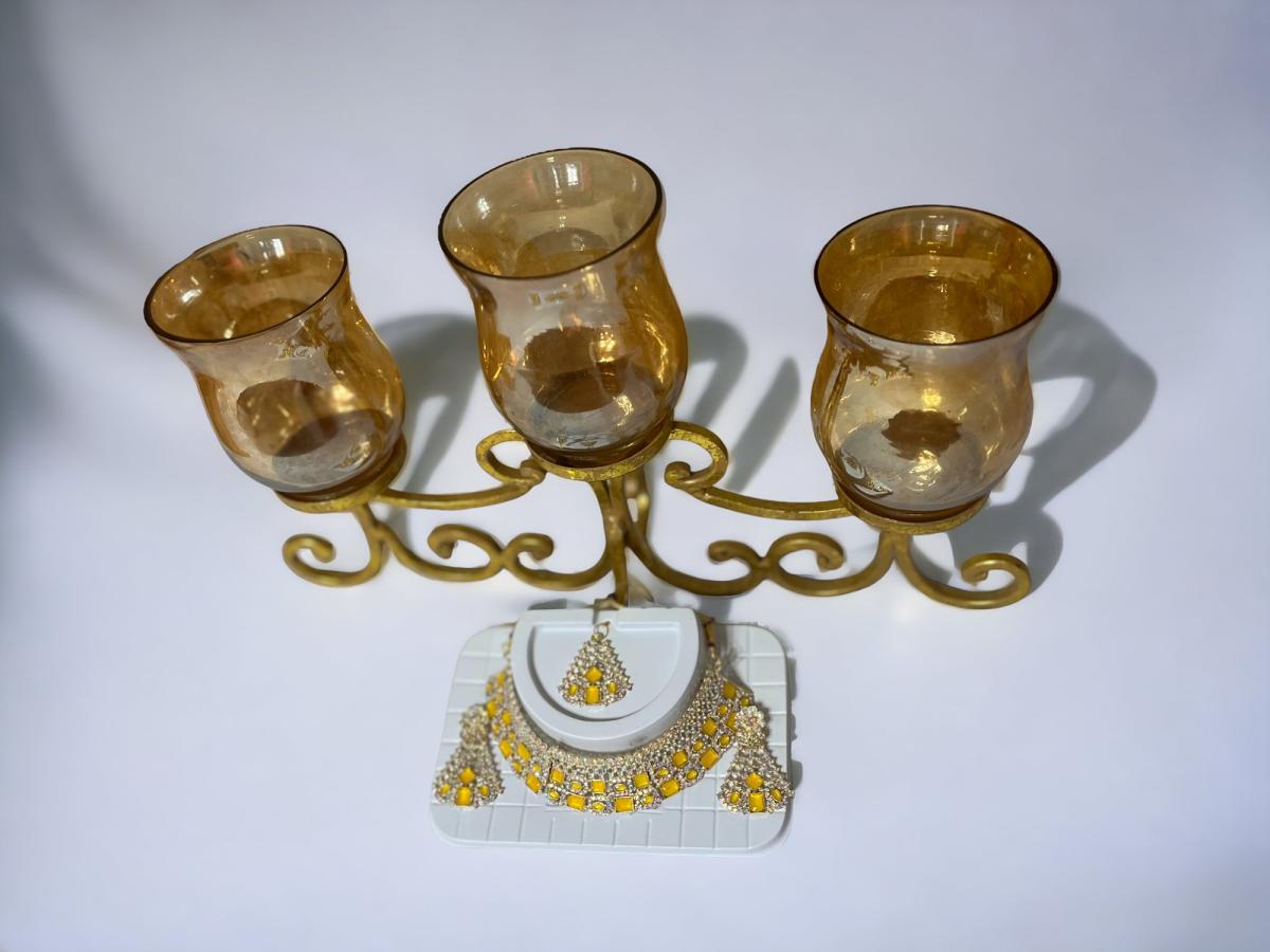 Traditional Indian Design Choker Necklace Set w/ Earrings & Tika Traditional Indian Design Choker Necklace Set w/ Earrings & Tika