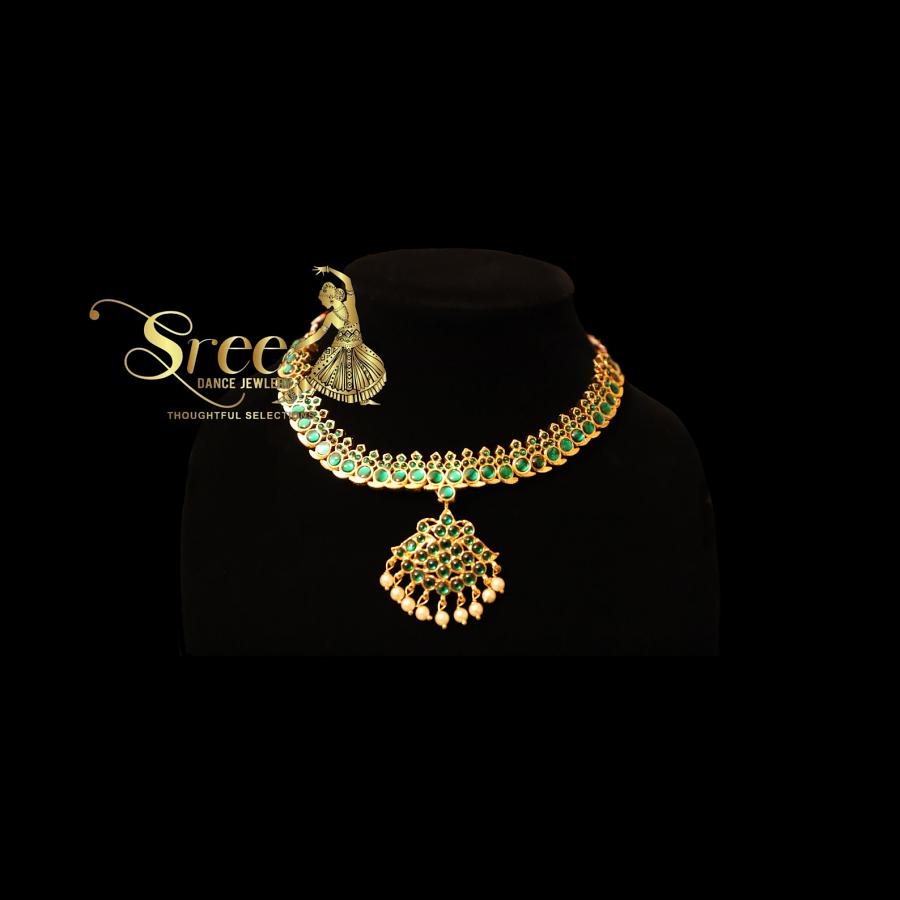 Green Stone Pearl Necklace