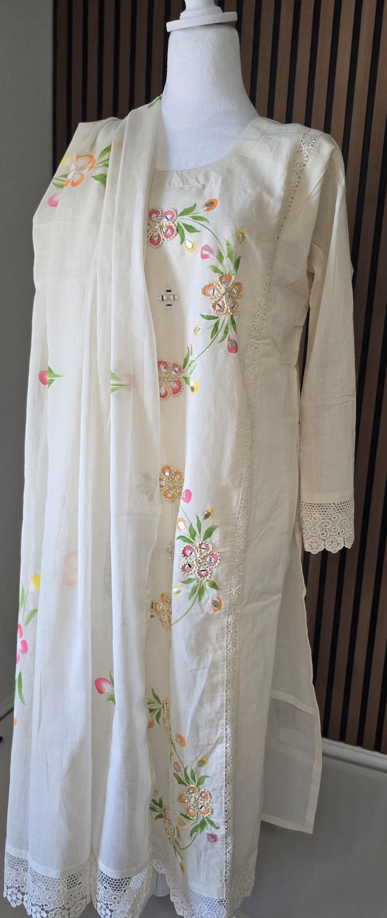 Mul cotton 3 pc handpainted suit / Cream White Straight Salwar Suit
