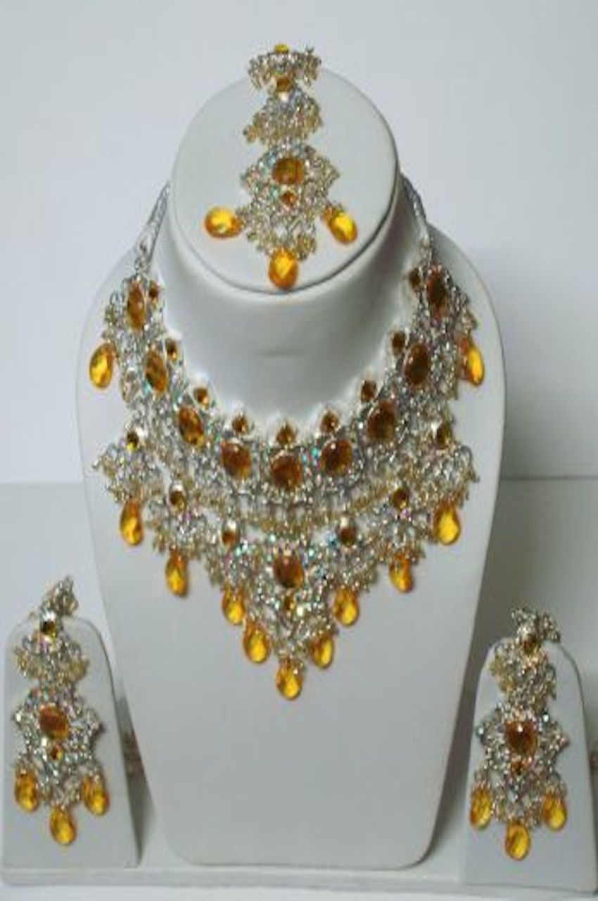 Golden Yellow & Silver Color Stone Studded Kundan Set Golden Yellow & Silver Color Stone Studded Kundan Set