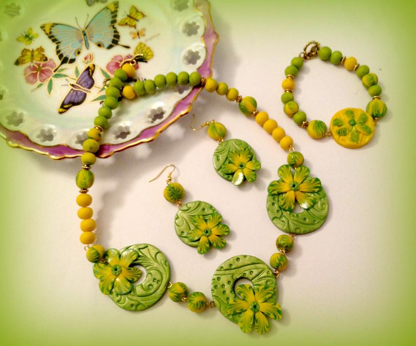 Handmade Floral Necklace with Matching Earrings and Bracelet Handmade Floral Necklace with Matching Earrings and Bracelet