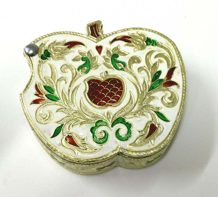 Carved Apple Shaped Mukhwas / Dry Fruits Box / Gift Box Carved Apple Shaped Mukhwas / Dry Fruits Box / Gift Box